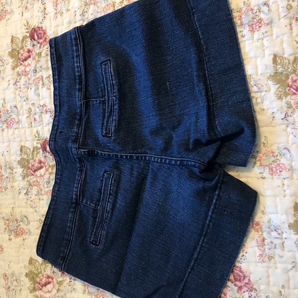 Jean shorts with lots of cute buttons - Picture 4 of 4